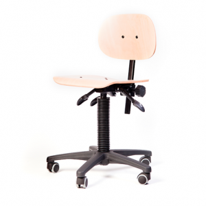 Leidsterstoel met houten rugleuning en zitting